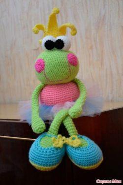 656e2c350f9e76d63e33713cd7d3299c--crochet-frog-mom