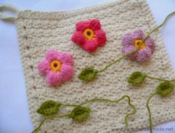 A-Little-Flower-Garden-Dishcloth-Deciding-on-Your-Layout-Lookatwhatimade-1