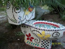 c9d014ac21bbef29689f34d881c63cb6--mosaic-pots-garden-mosaics