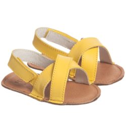 fendi-yellow-leather-baby-sandals-163755-f6c5da7fdc730f599d94d683d3bdaa892b3d5fed