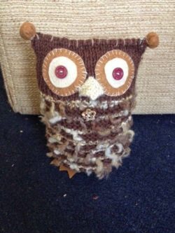 0f8759fe6a83cf3550ff449aa38d2963--knitted-owl-doorstop