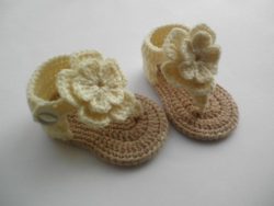 51d4351a6f1f3a222b94454283de1d27--crochet-baby-sandals-crochet-shoes