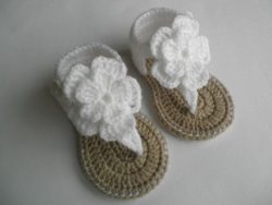 5828fbf924f5a7d3c6e8416638baa161--crochet-baby-shoes-girl-baby-sandals-crochet