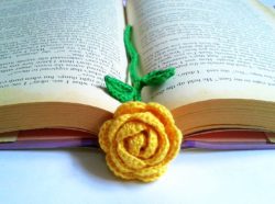 Crochet-Flower-Bookmark