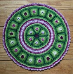 granny-crochet-mandala-pattern-by-carocreated