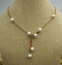 4211befd92af996d9152265e793da772--leather-pearl-necklace-pearl-choker
