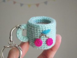 crochet-tiny-cup-keychain