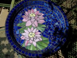 e0d7fea89d802d90293ebb0a3e540154--mosaic-birdbath-mosaic-glass