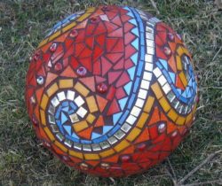 f0d0ce6511ec4c2430a0799373dc7262--bowling-ball-art-garden-mosaics