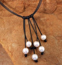 f821d877db27ae2cfc48791b4fa63065--leather-pearl-necklace-pearl-necklaces