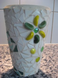 53791100a455b35c9b8ca5a475fdd67b--mosaic-vase-vases