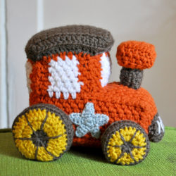 crochet-stuff-toy-train-amigurumi