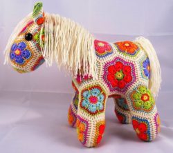 69e6b5c211399b923c6a9d59bf4493d8--crochet-pony-cute-crochet