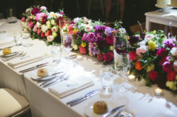 Colourful-flowers-on-wedding-head-table