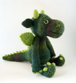 Cuddly Dragon green 02