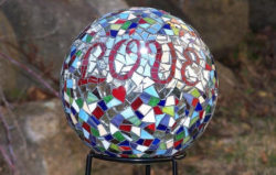 bowling-ball-mosaic-garden-art-ideas-19