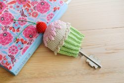 cupcake-keychain-keycover-crochet-amigurumi