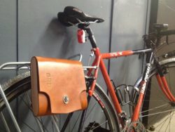 walnut-studiolo-bicycle-accessories-bicycle-leather-pannier-bag-the-pocket-pannier-1151516032_2000x