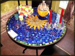 2e10ace64fa139fa517cdf8c3201bcf3--mosaic-tile-table-mosaic-table-tops