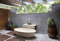 Modern-Outdoor-Bathroom-Design-with-Bathtub-and-Stone-Floor