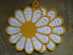 0761c11a411cb01b428a0594e9321f58--crochet-leaves-crochet-flowers