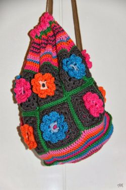 829e0c2fb0667673bf6736cf46dd05f1--crocheted-bags-bag-crochet