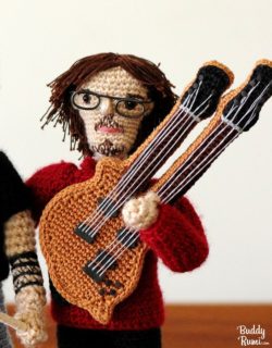 Crochet+guitar+player+