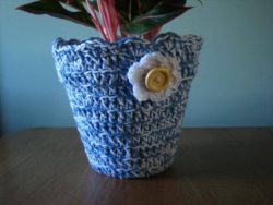 Flower-Pot-Cover-Made-With-Crochet