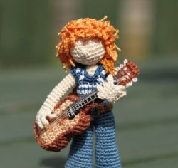 b5c7d572db9e5a4c1950651413dfd362--crochet-doll-pattern-crochet-art