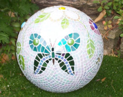 bowling-ball-mosaic-garden-art-ideas-18