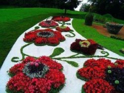 garden-arrangement-make-lovely-garden-pathway-by-using-white-and-red-flowers-garden-parade-arrangement