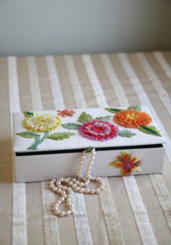 0ed7ffbf830a0eeccb39c9ff9d973e4e--handmade-jewelry-box-vintage-home-offices