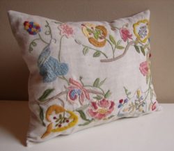 1cc201b81b99de09439e03abc3de2484--embroidered-pillows-cross-stitch-embroidery