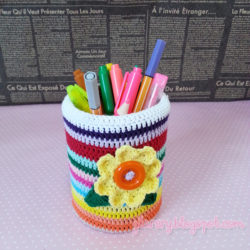 Colorful_Crochet_Flower_pen_holder_01