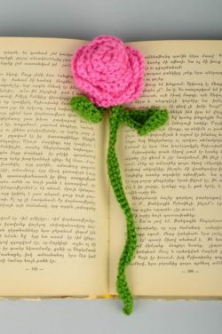 bookmark-crochet-rose-pink-flowers