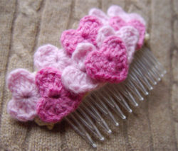crochet_hearts_hair_comb_by_meekssandygirl