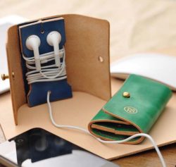 18jue-beijing-leather-earphone-case