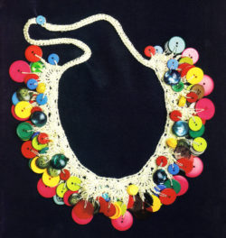 crochet-button-necklace-pattern_111747
