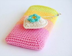 Heart-Crochet-Phone-Cover
