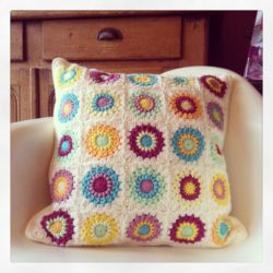 cd47826f8b8353ca59deedab5cf37ce2--crochet-pillow-crochet-cushions