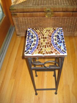 00765c59e578f55721a9ce978bc3dd90--mosaic-table-tops-mosaic-tables