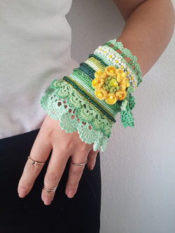 9-fabulous-Handmade-crochet-cuff-ideas-16
