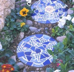 b90d3eebbacac5e34db89bbdcddbdb9d--garden-tiles-mosaic-stepping-stones