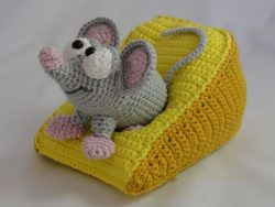 Amigurumi-Crochet-the-Mouse-toy-doll-doll-rattles-toy