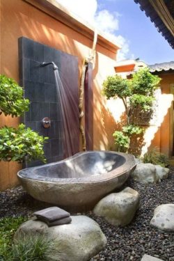 Awesome-Outdoor-Bathrooms-01-1-Kindesign