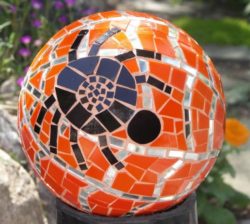 bowling-ball-mosaic-garden-art-ideas-5-700x628