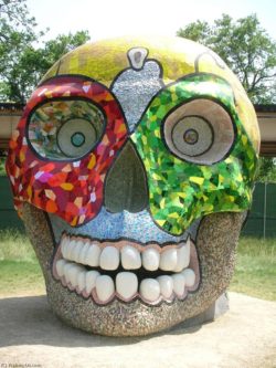 Niki_De_Saint_Phalle-Mosaic_skull