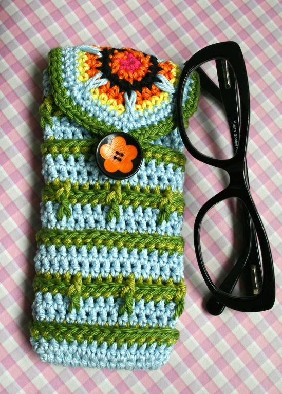 crochet-glasses-case-button-pattern