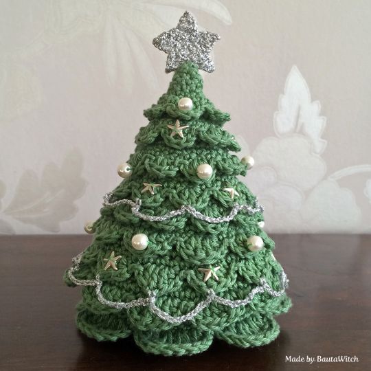 diy-crocheted-christmas-tree-free-crochet-pattern-tutorial