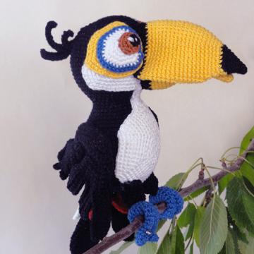 360-Carlos-the-toucan